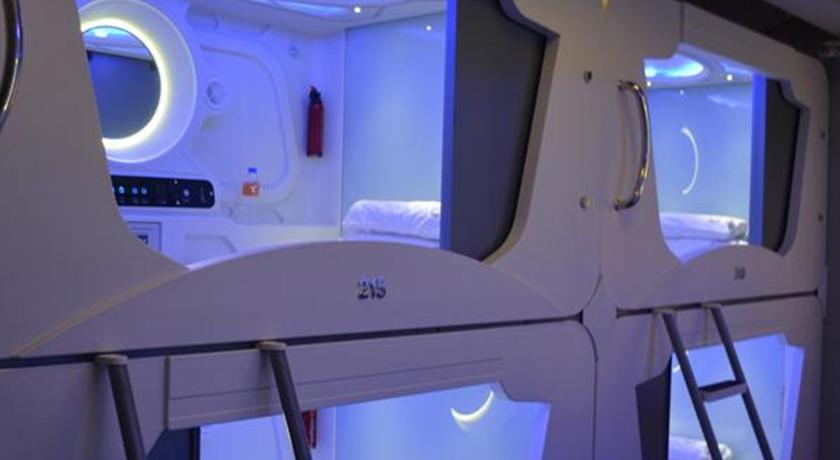 Time Capsule Hotel George Town Exteriör bild