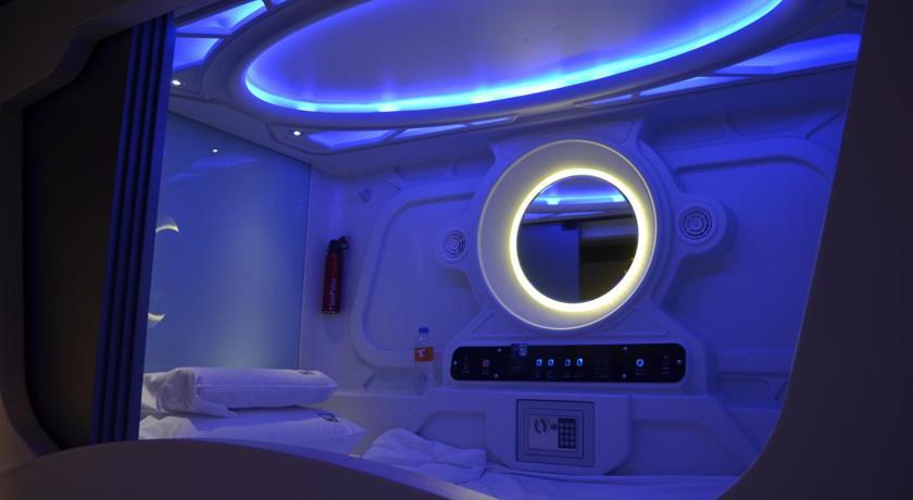 Time Capsule Hotel George Town Exteriör bild