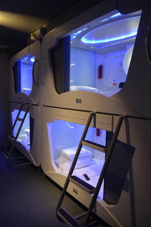Time Capsule Hotel George Town Exteriör bild