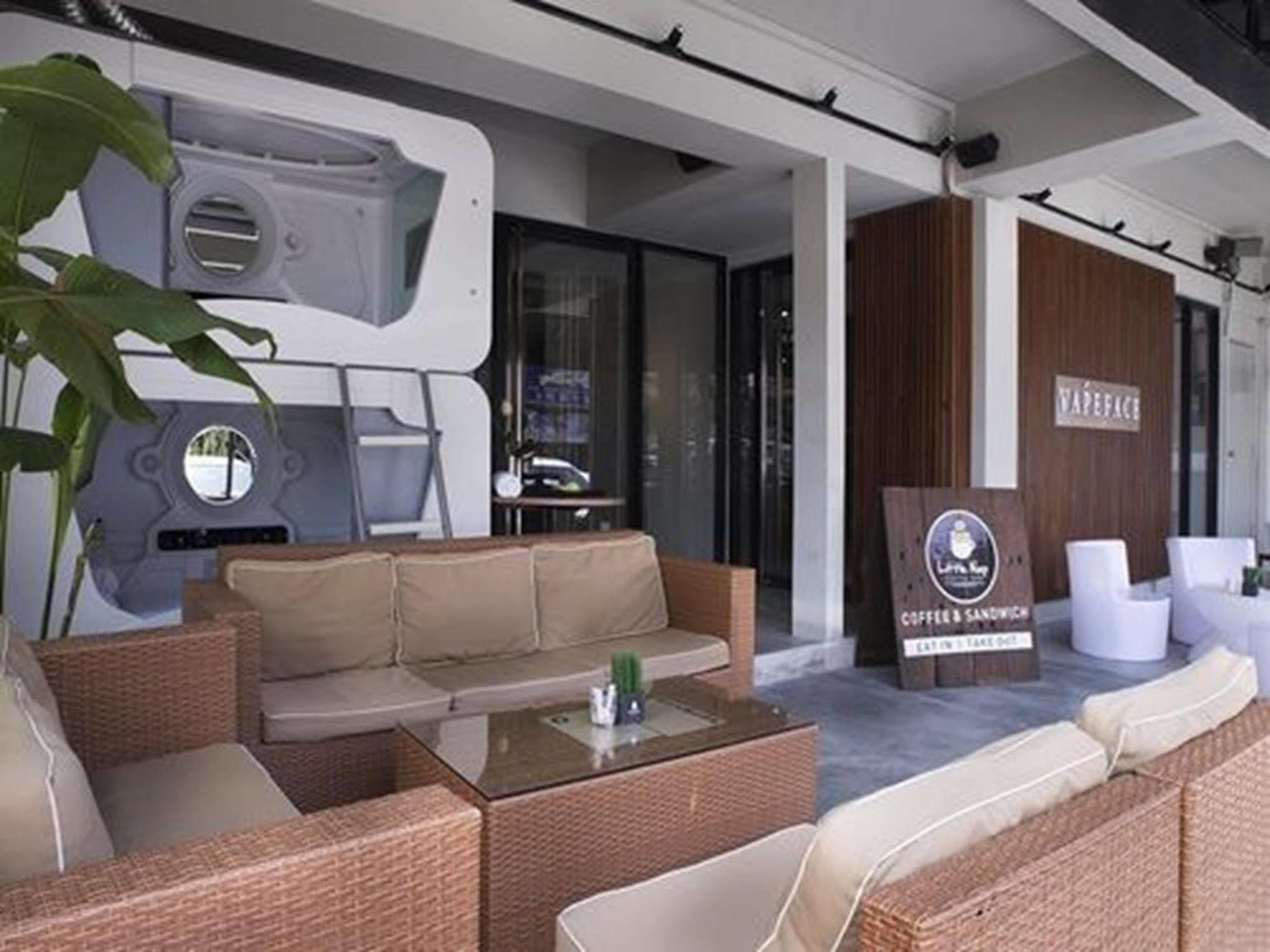 Time Capsule Hotel George Town Exteriör bild