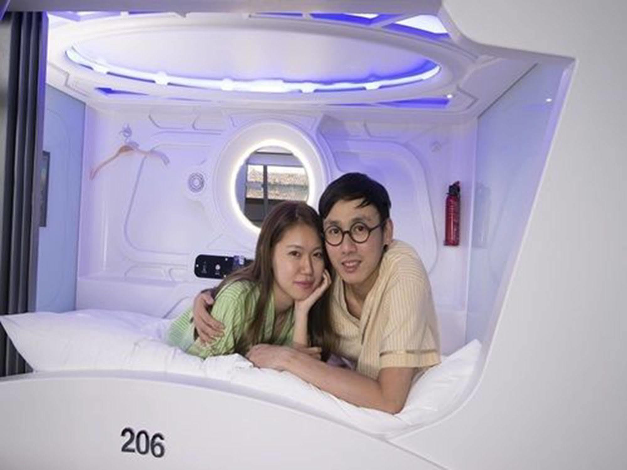 Time Capsule Hotel George Town Exteriör bild