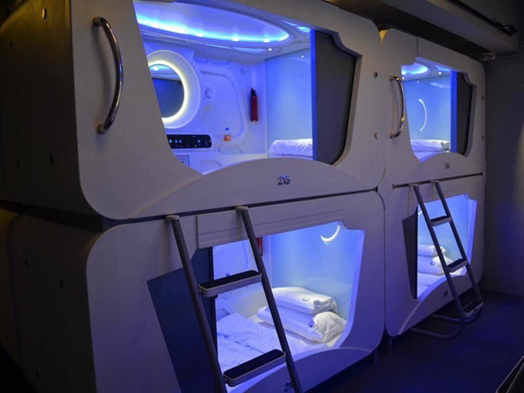Time Capsule Hotel George Town Exteriör bild