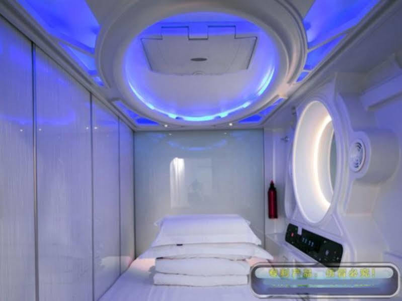 Time Capsule Hotel George Town Exteriör bild